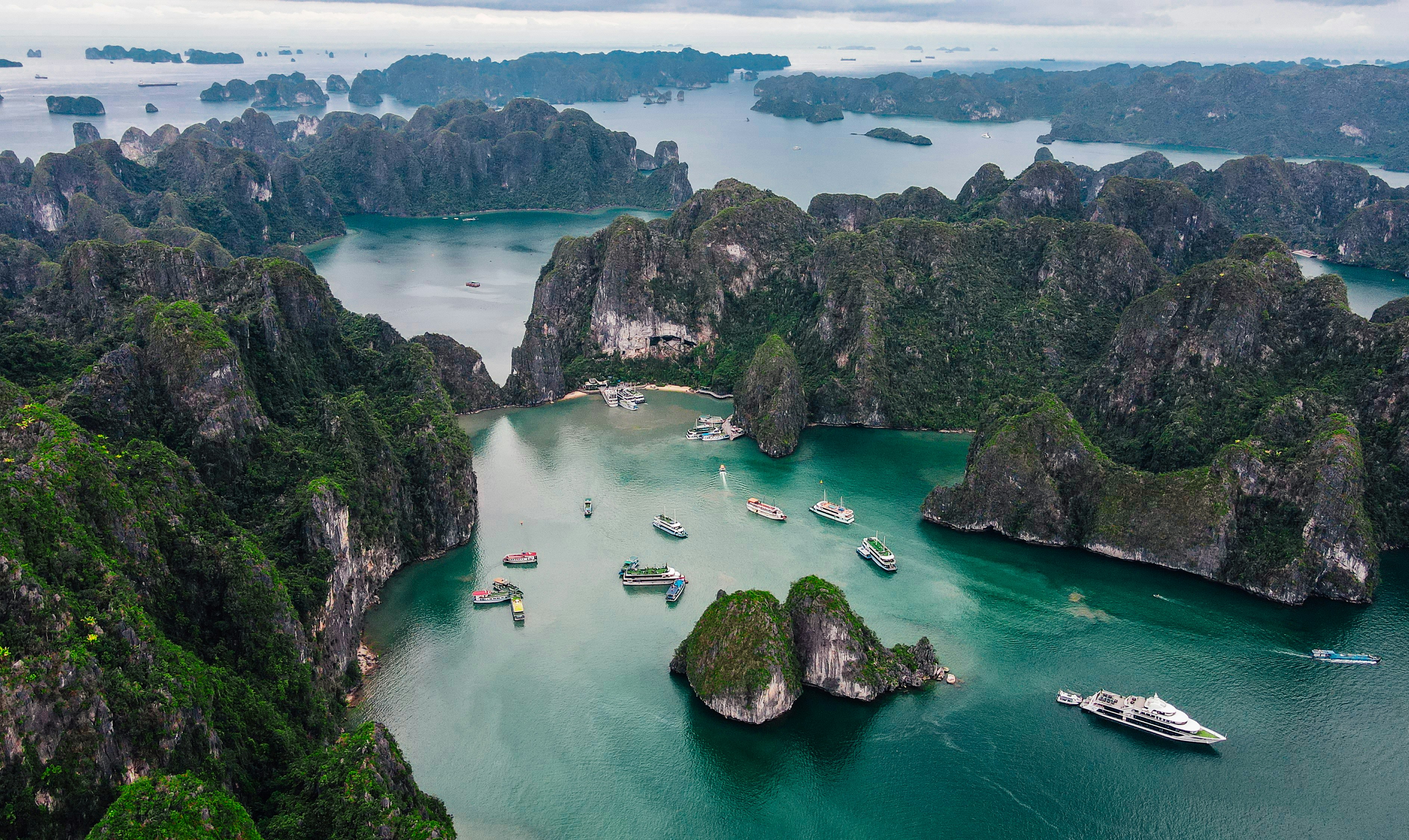 Vietnam 8 Days Itinerary 🏯⛴️🌉 — Hanoi, Halong Bay Cruise, Da Nang, Hoi An & Ho Chi Minh Highlights